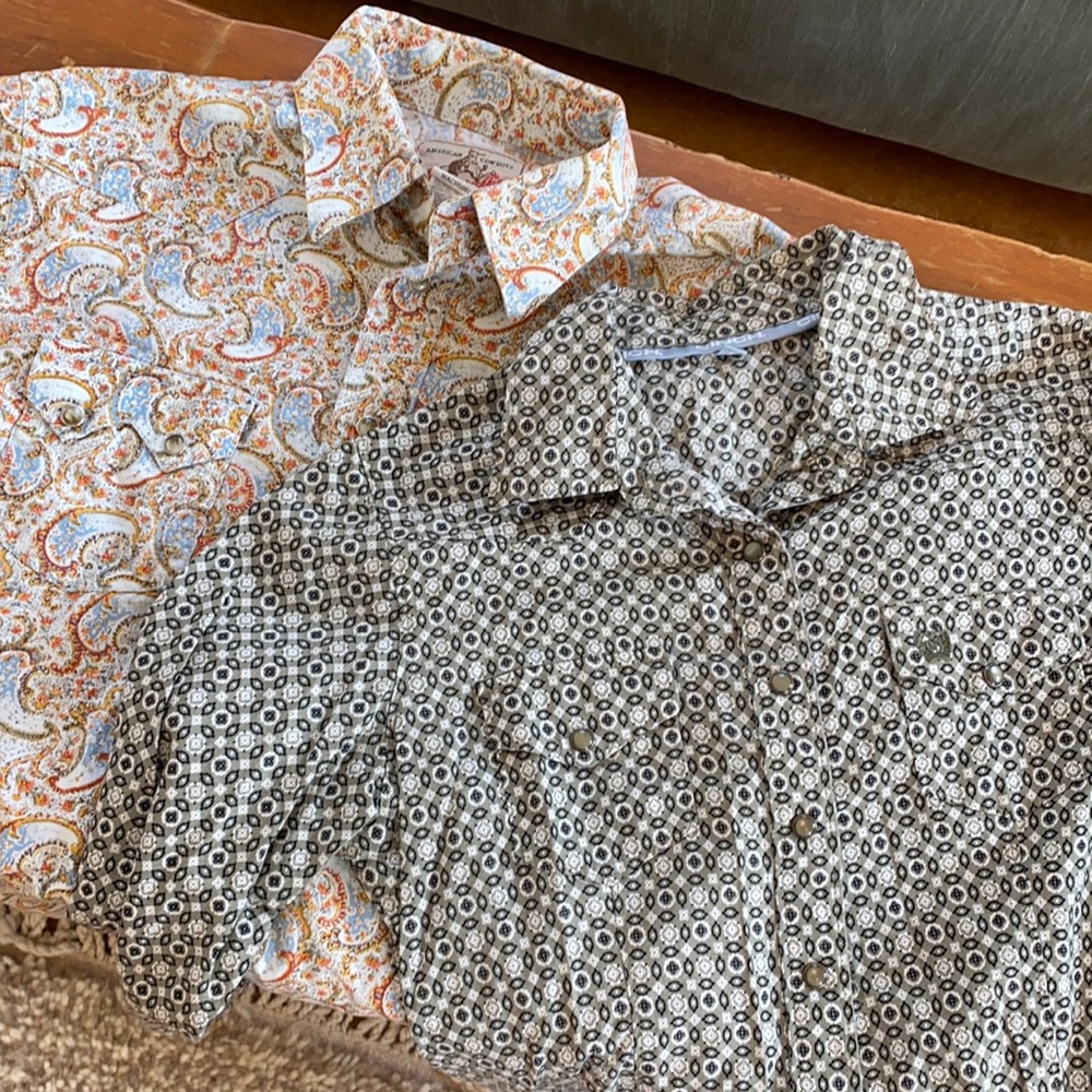 Women’s Pearl Snap Western Shirts • Size M